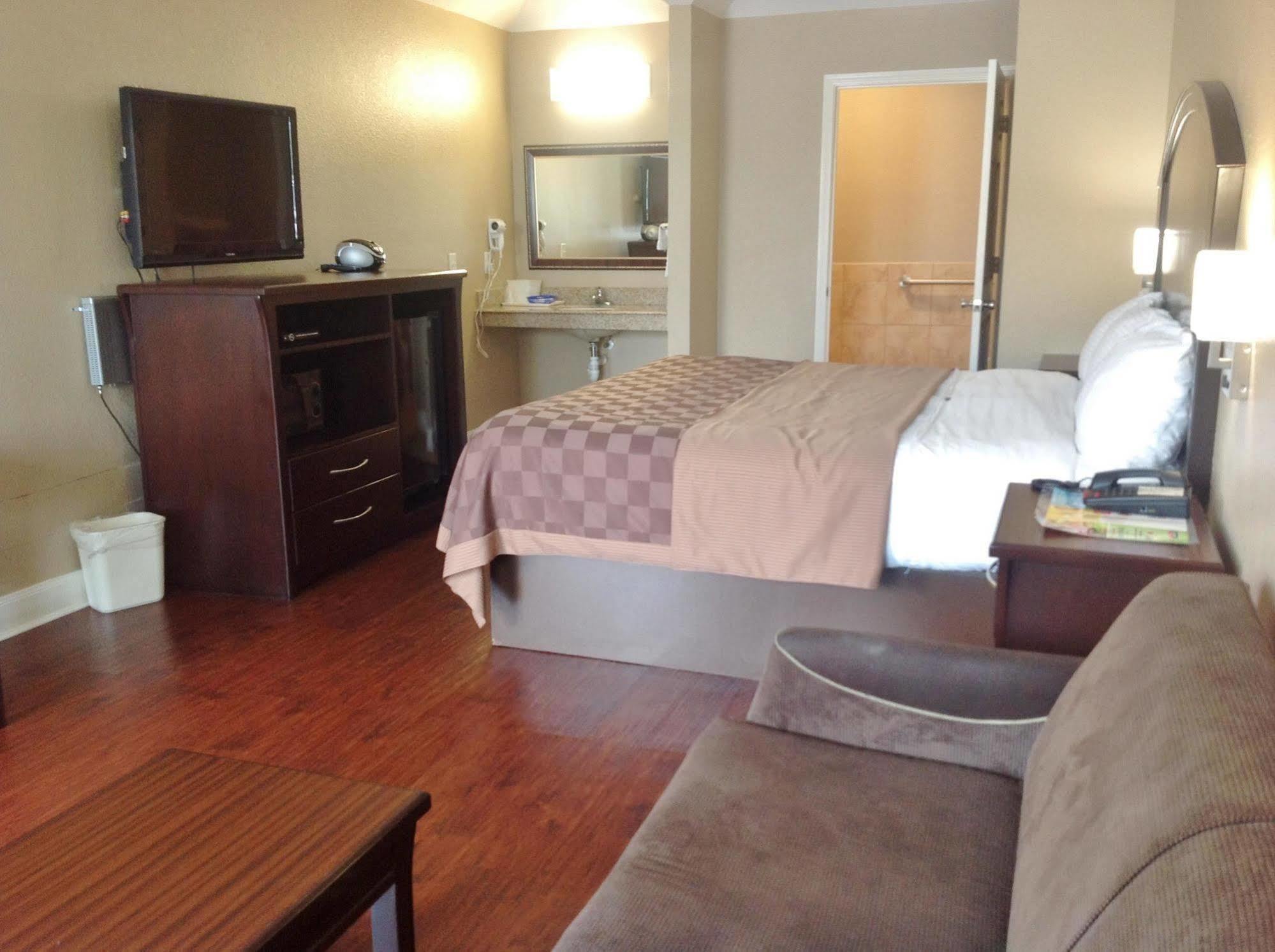 Americas Best Value Inn And Suites Houston / Tomball Parkway Екстер'єр фото